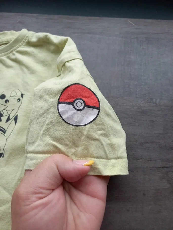 Tee-shirt manches courtes " pikachu " - photo numéro 3