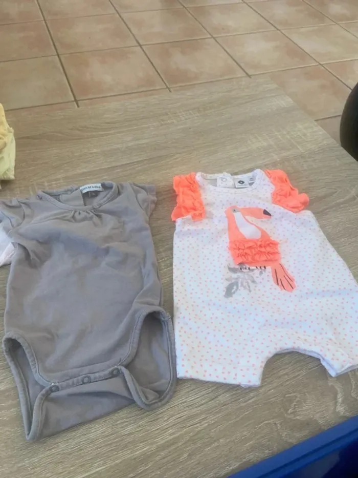 Lot fille 1 mois (9 pièces) - photo numéro 3