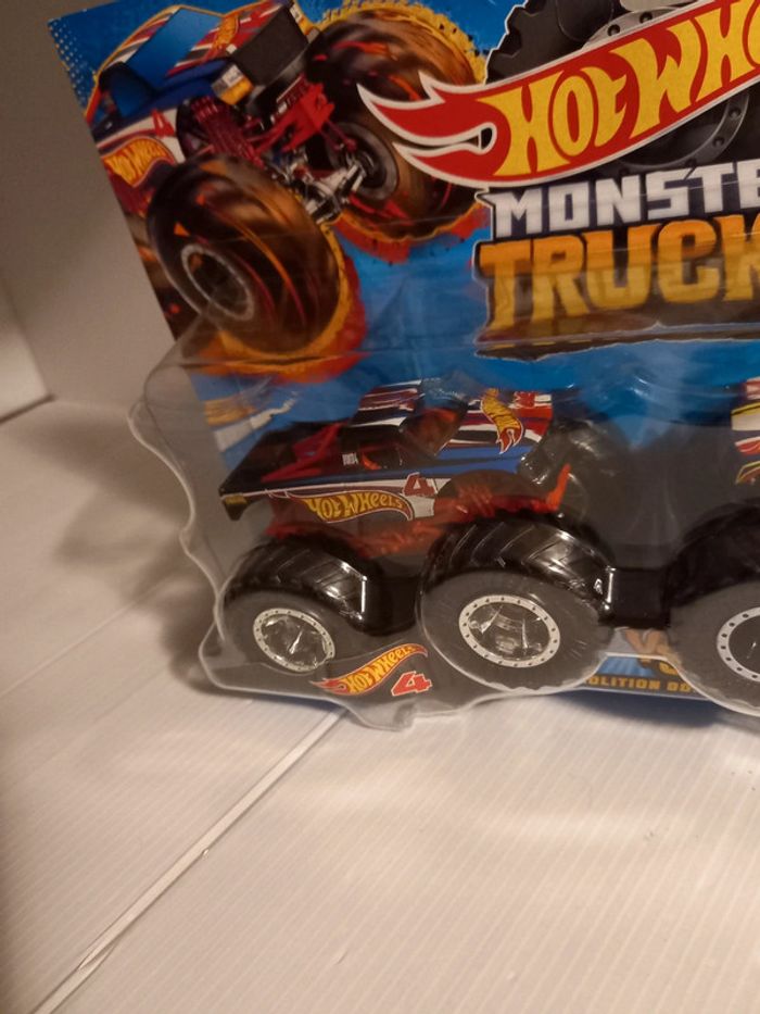 Hotwheel monster truck 4 vs 1 - photo numéro 3