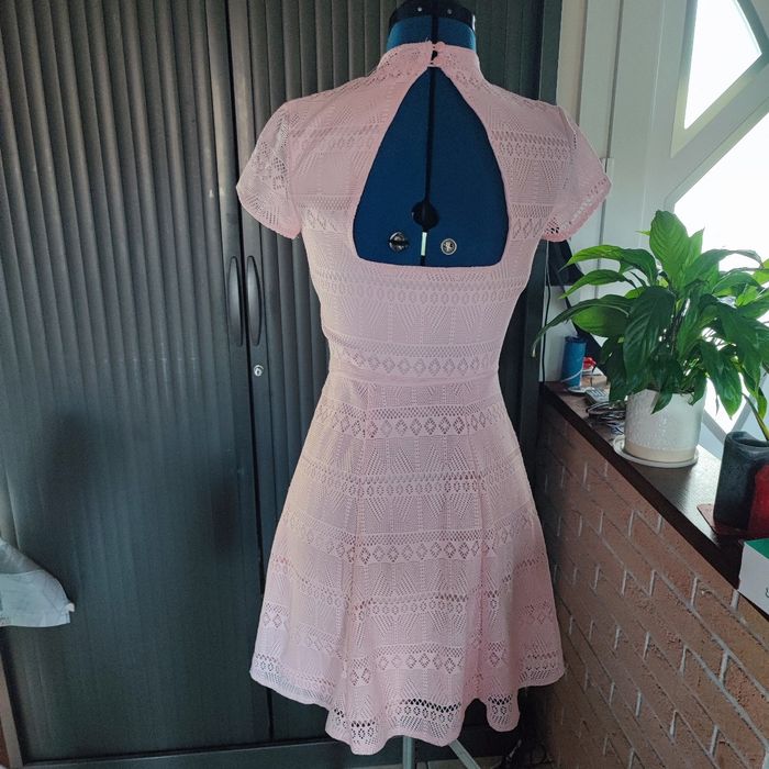 Robe rose effet brodé avec doublure XS 34 14 ans FB sister - photo numéro 2