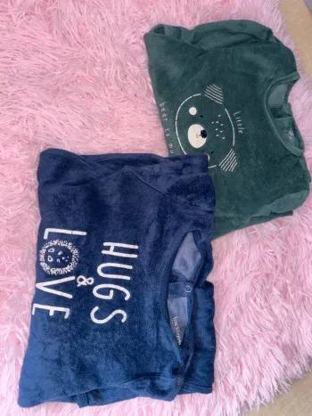 Deux pyjamas en velours 24 mois