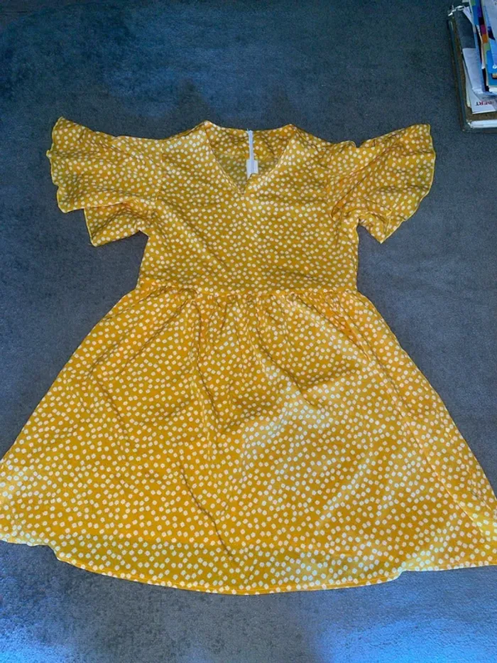 robe jaune fleurie