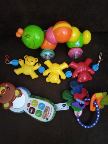Lot jouets bébés