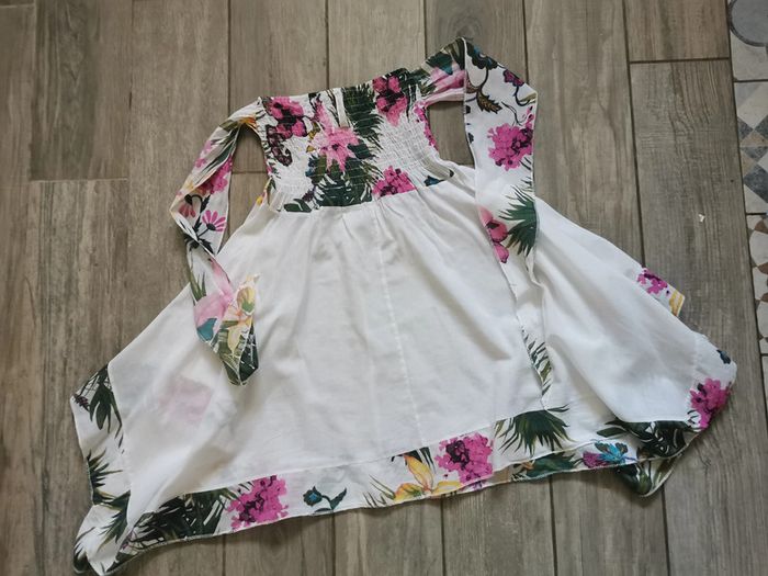 Robe blanche bord inégal