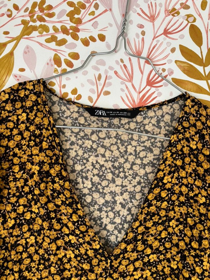 Robe fleurie Zara noir et moutarde - photo numéro 3