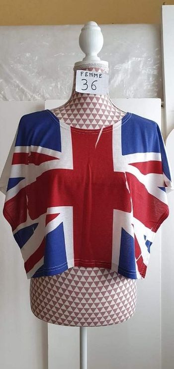 Crop top ,blanc à motif anglais, en très très bon état, marque MIM, polyester =4€