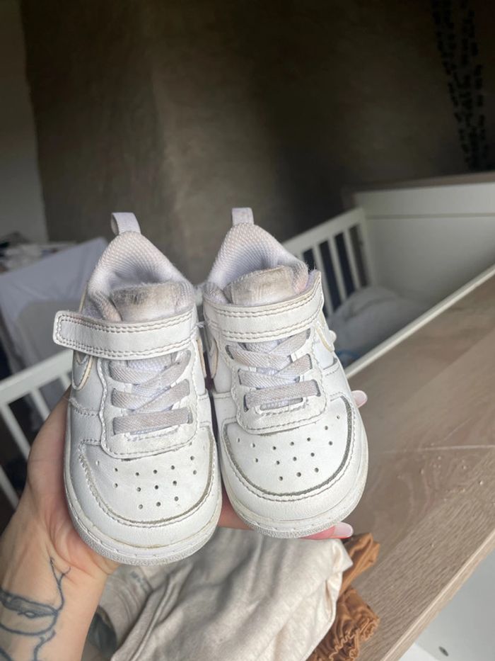 Nike blanche - photo numéro 2