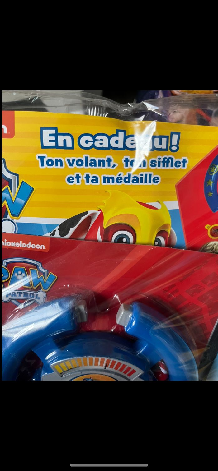 Livre avec jouet pat patrouille