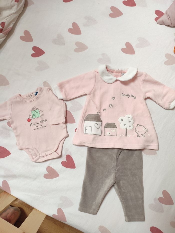 Ensemble bébé fille - 1 mois - Proche du neuf - Mots d'enfants - photo numéro 2