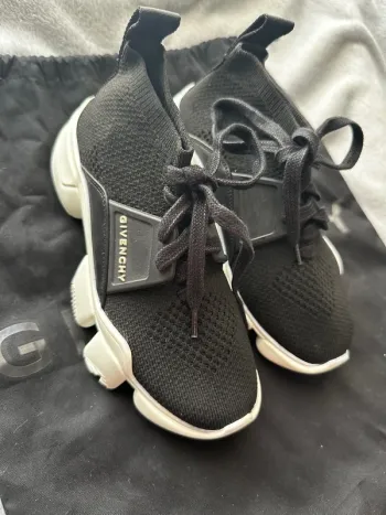 Basket Givenchy taille 33