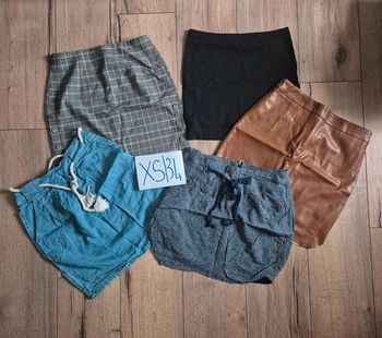 Lot de 5 mini jupes similicuir, tissus 34 / XS