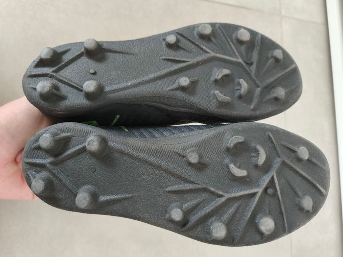 Chaussures de foot taille 33 - photo numéro 7
