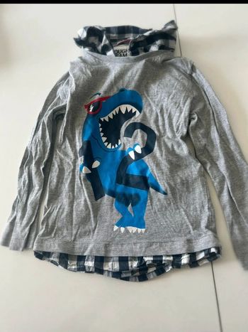 Tee shirt avec chemise à l intérieur attaché 110 cm