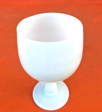 Coupe sur pied / Calice Opaline blanche blanc de lait
