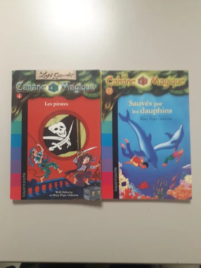 Les pirates n°4 + Sauvés par les dauphins n°12 de Mary Pope Osborne