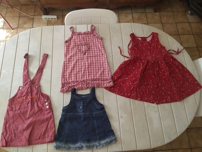 4 robes + 2 shorts. Filles. 36 mois