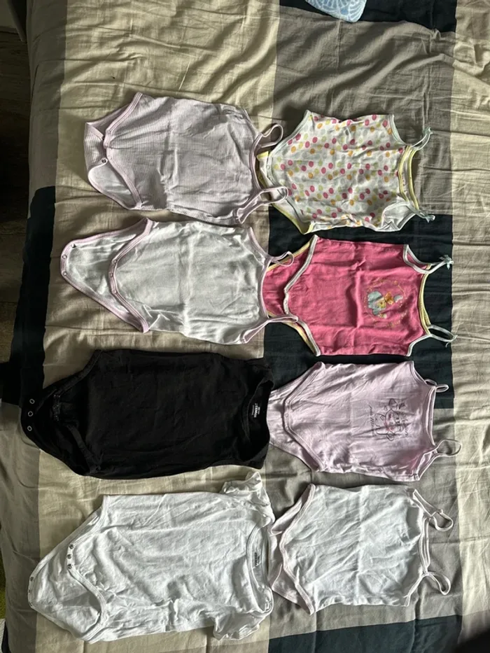 Lot de 8 bodies bretelles/manches courtes en 36 mois