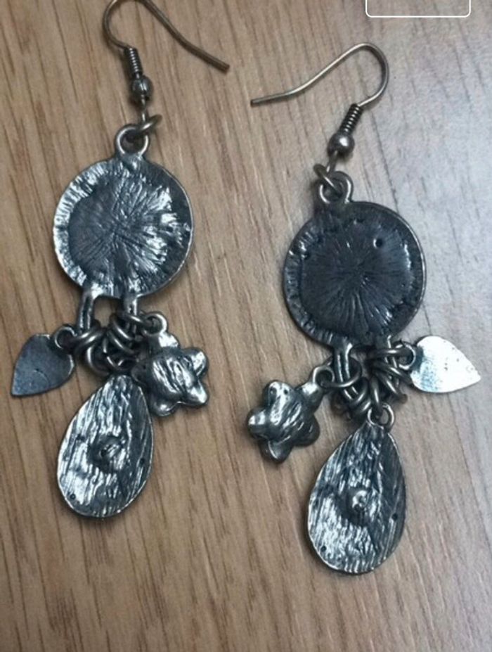 Boucle d’oreille avec 3 pendentifs - photo numéro 4