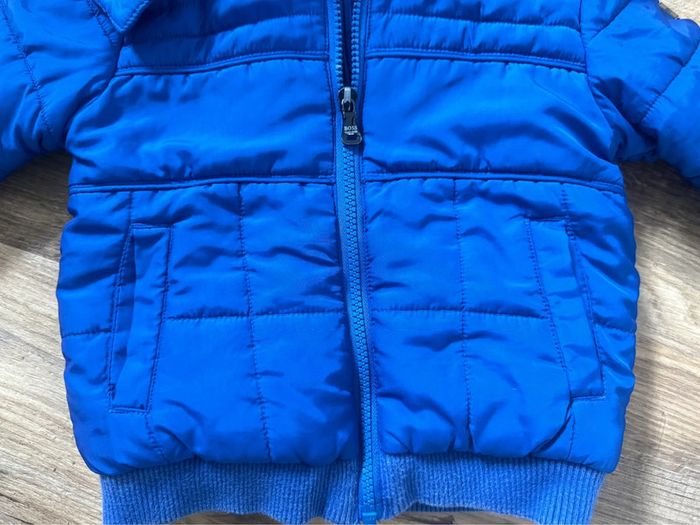 Doudoune Hugo boss taille 12 mois. - photo numéro 4