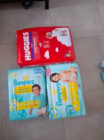 Couches pampers et Hugues taille 4 et 5
