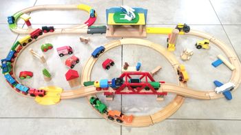 Grand circuit en bois voitures et trains
