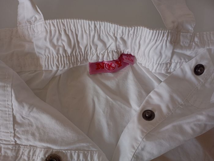 Robe coton blanc. 8 ans . Boutons pressions cœur. Larges bretelles. NKY.. Très bon état - photo numéro 8