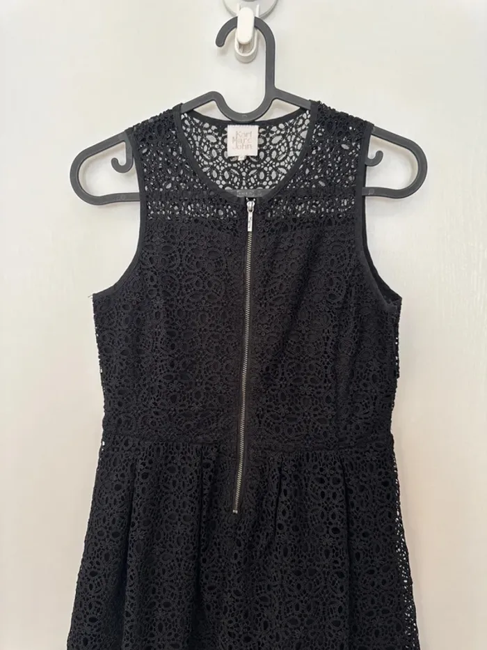 Robe broderie anglaise noire élégante - photo numéro 4
