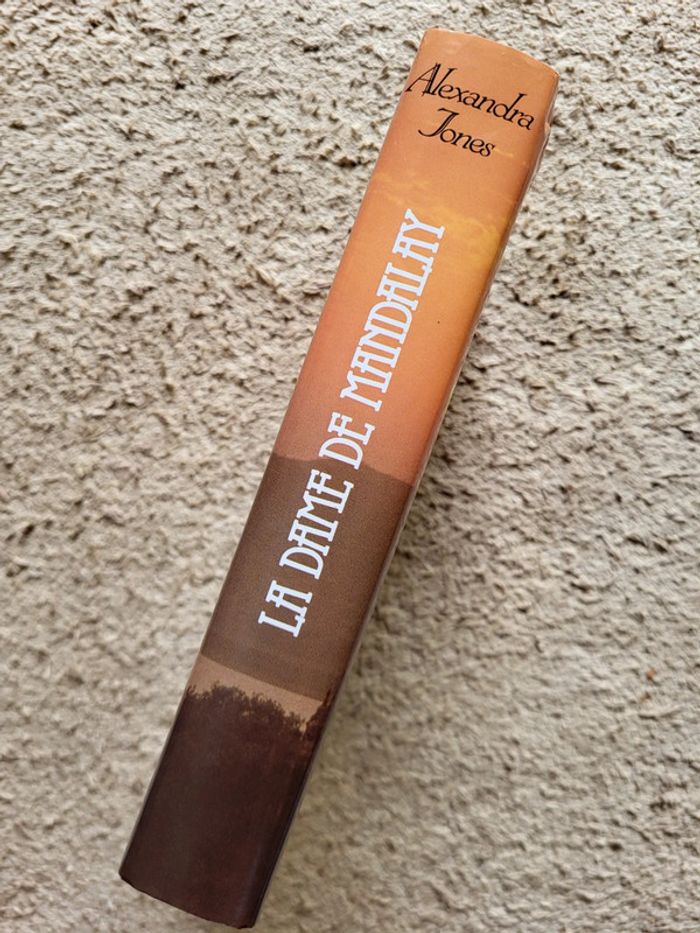 Livre relié "La dame de Mandalay" d'Alexandra Jones - photo numéro 3