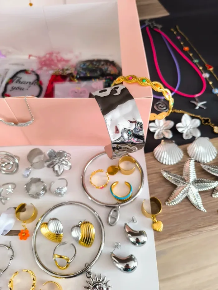 Lot de 50 bijoux dorés et argentés - photo numéro 14