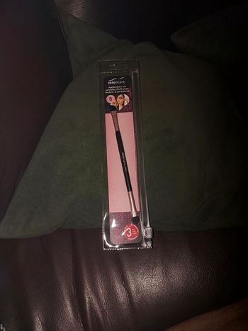 Applicateur et pinceau duo pour ombre à paupière