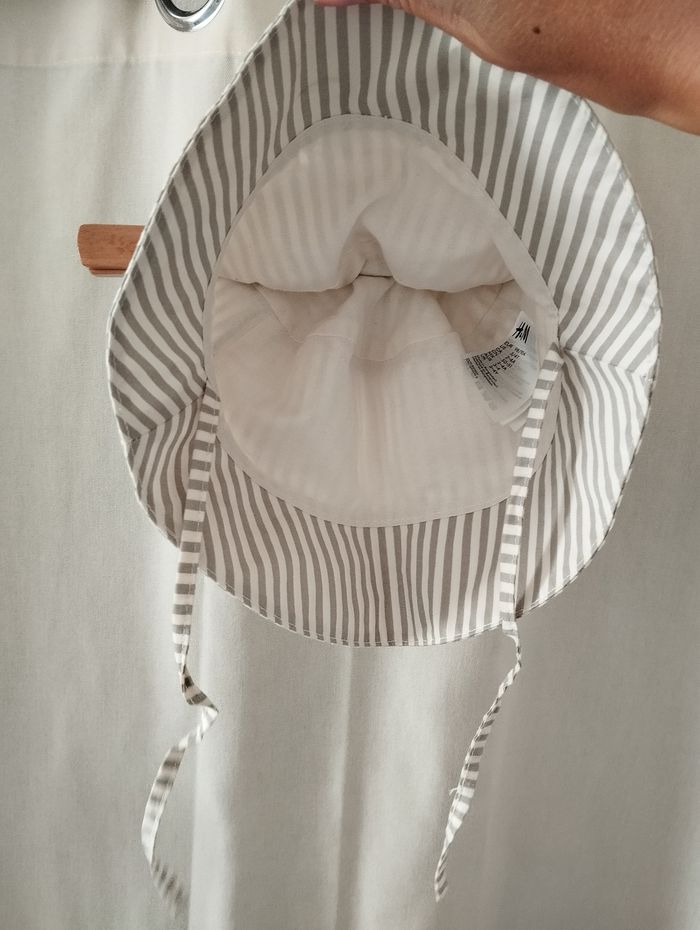 Joli chapeau d'été H&M 2/4 ans - photo numéro 3