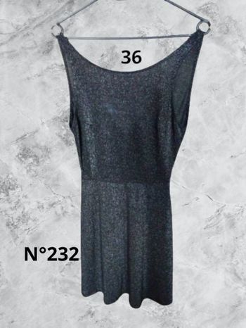 N°232 Robe noir/paillette T36. H&M.