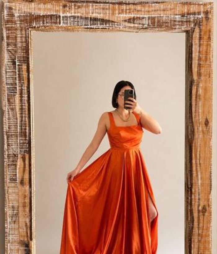 Robe longue satin orange - photo numéro 3
