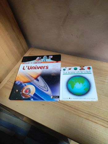 Lot de 2 livres sur l'univers