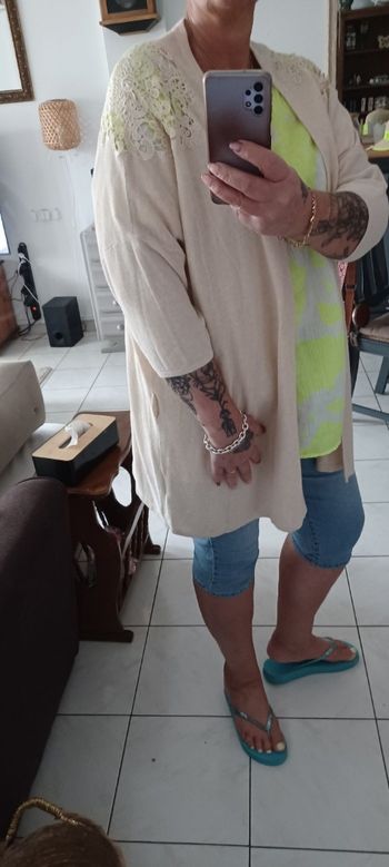 Très joli gilet femme T 44 lisez bien l'annonce surtout