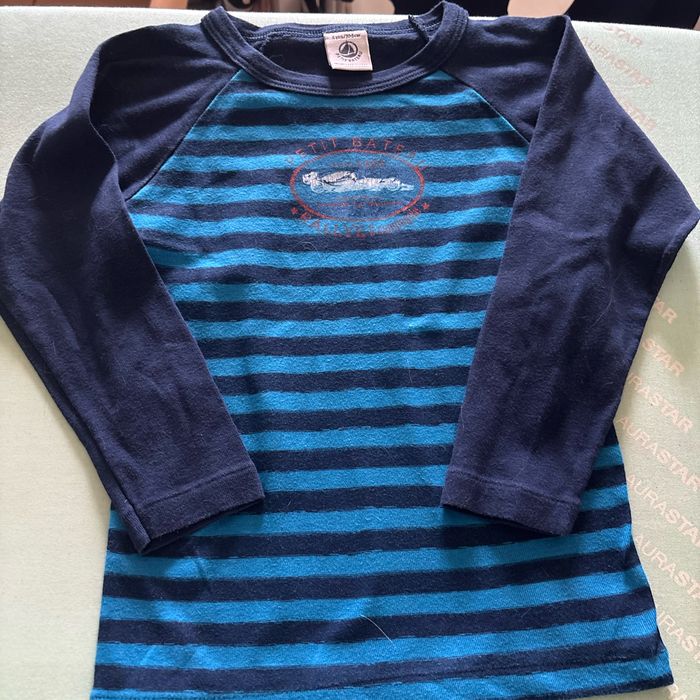 Vends tee shirt manches longues petit bateau 4 ans très bon état