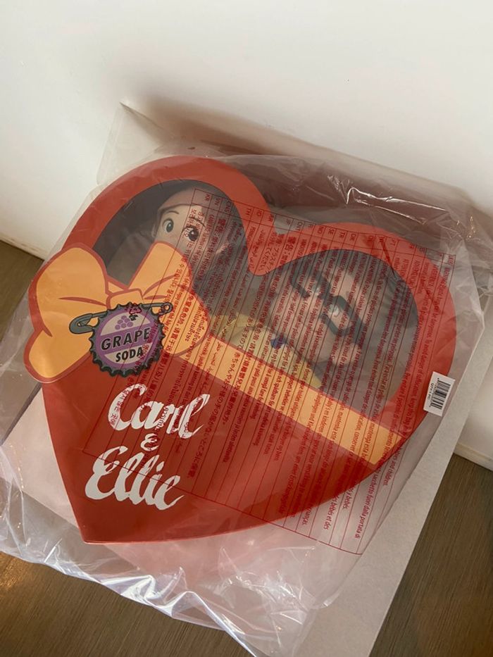 Ensemble peluche Disney Carl & Ellie boîte à cœur Pixar Up Saint-Valentin - photo numéro 2