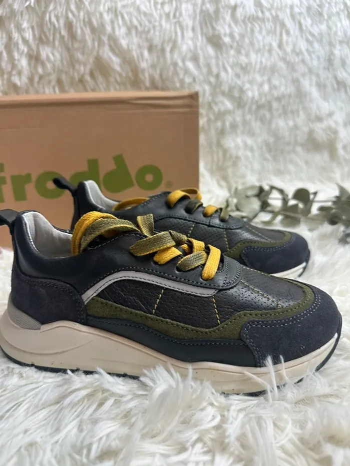 Paire de basket Froddo taille 33 - photo numéro 2