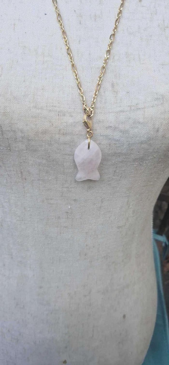 Sautoir chaîne travaillée acier inoxydable or gros poisson en jade rose en pendentif - photo numéro 7