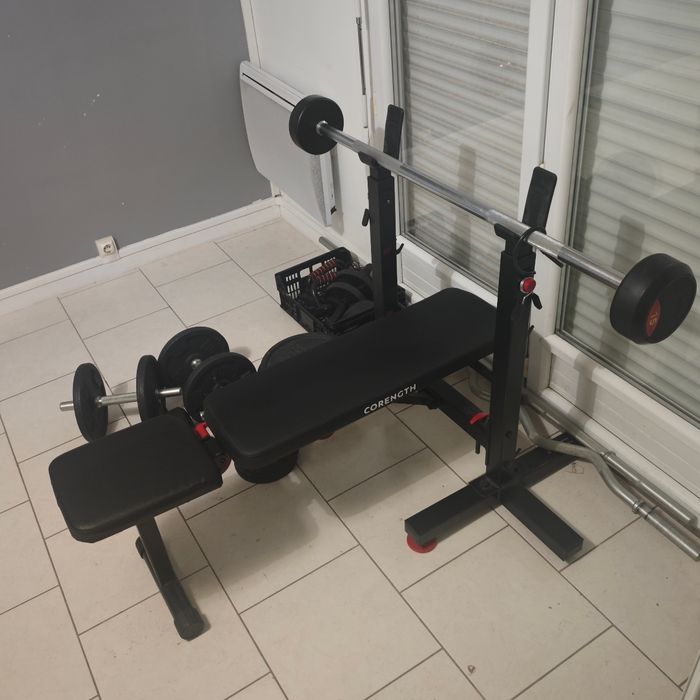 Je Vend banc de musculation état neuf  280 euro avec plein de matériel neuf a venir a chercché auxerre chez moi en main propre