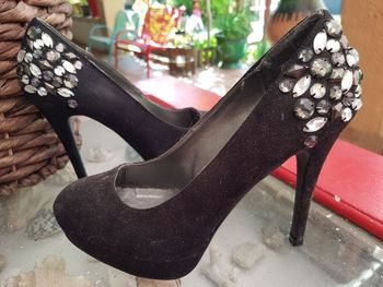 Escarpins noir avec pierre brillante. 38. Talon 11.5 cm