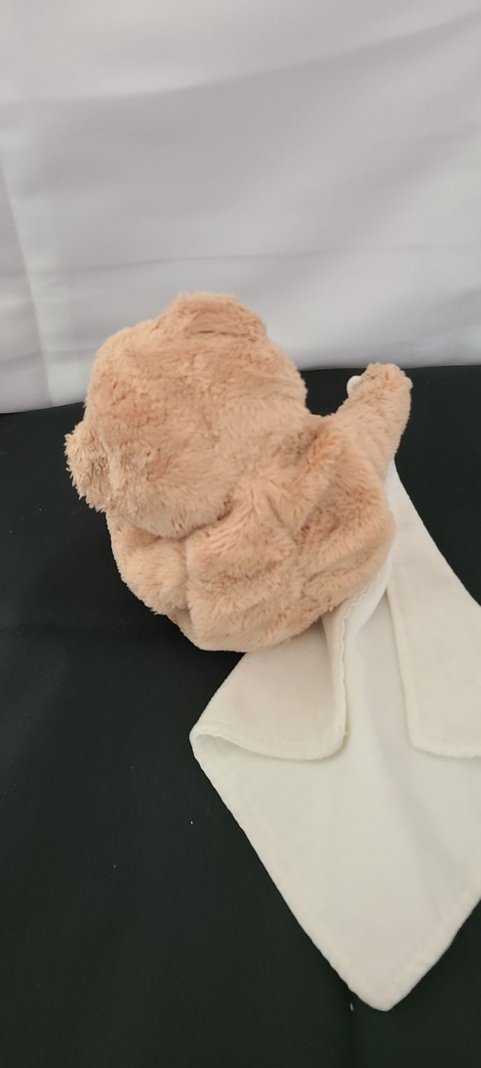 Ours BABY NAT'  doudou beige avec mouchoir - photo numéro 2
