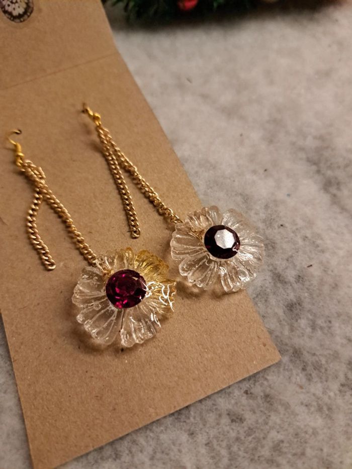 Boucles d'oreilles pendante en résine Marguerite - photo numéro 8