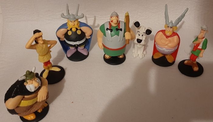 Figurines