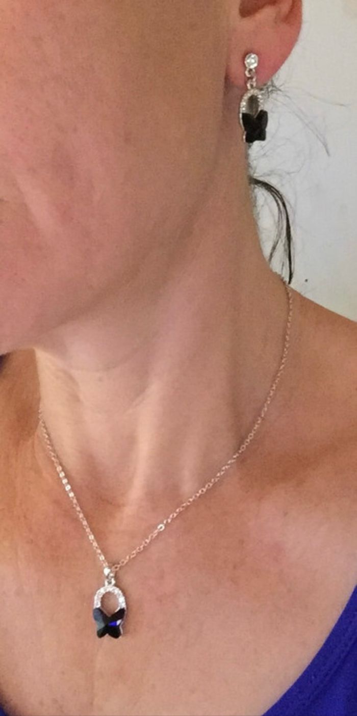 Ensembles Parure Papillon Posé Ornés D’un Cristal Noire et Cristaux Transparent Plaque Or Blanc Rhodium poinçon - photo numéro 3