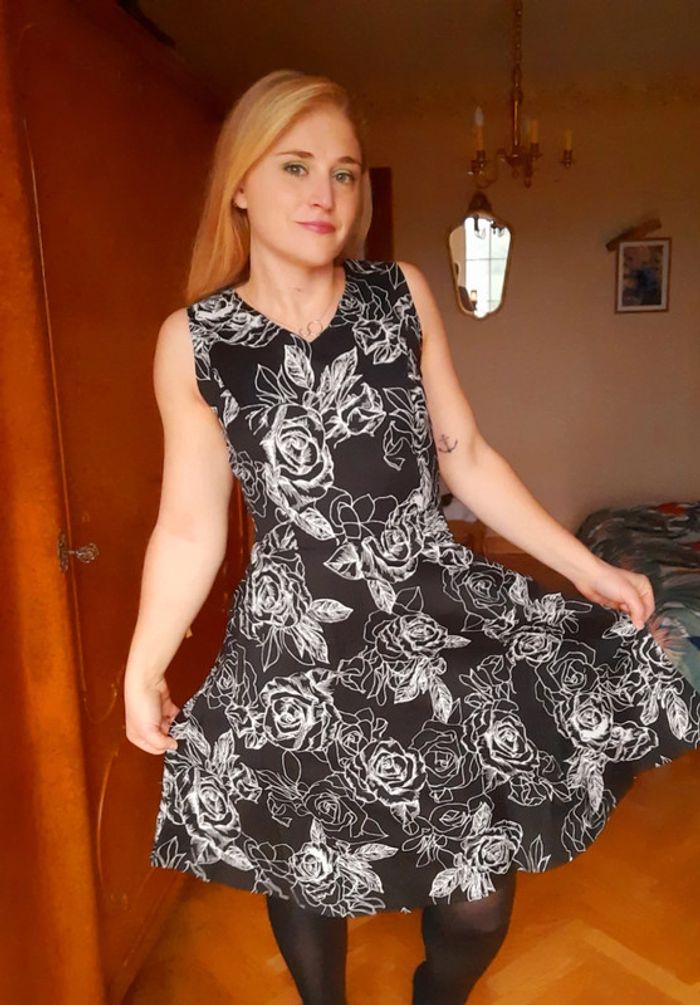 Robe patineuse 40 neuve