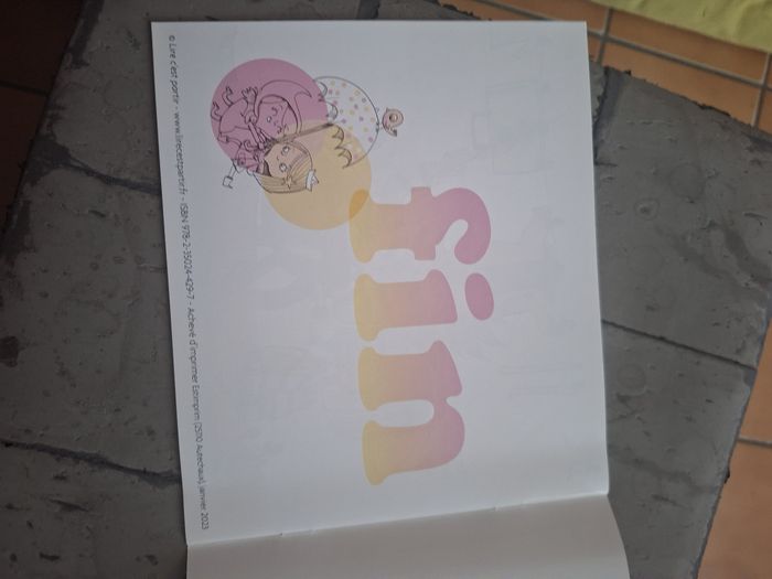 Livre le petit chaperon rose et le petit chaperon jaune - photo numéro 3