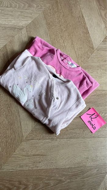 2 pyjamas taille 12 mois