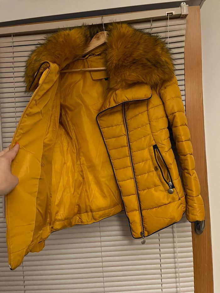 Manteau / doudoune jaune moutarde - photo numéro 2