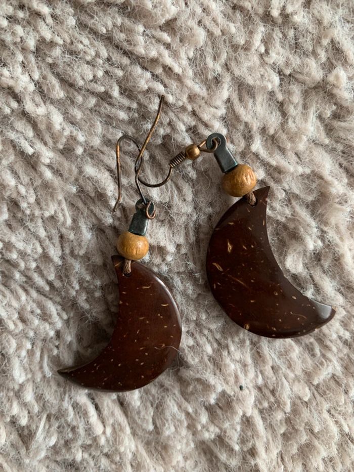 Boucles oreilles lunes en noix coco - photo numéro 4
